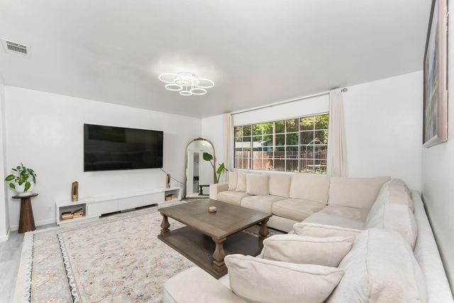 2212 Cervantes Dr, Rancho Cordova, CA 95670