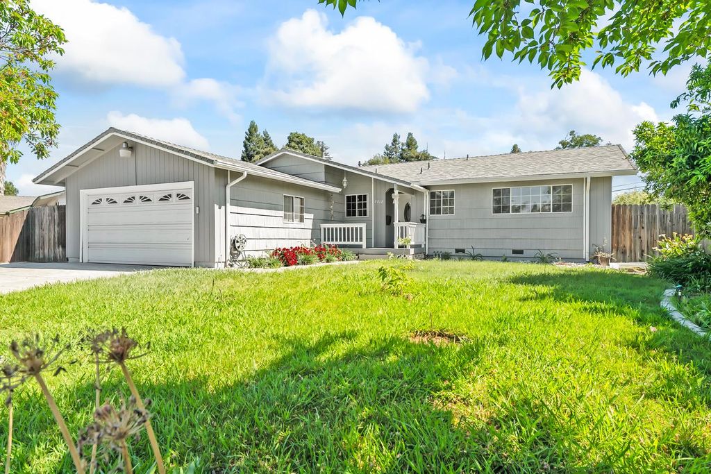 2212 Cervantes Dr, Rancho Cordova, CA 95670