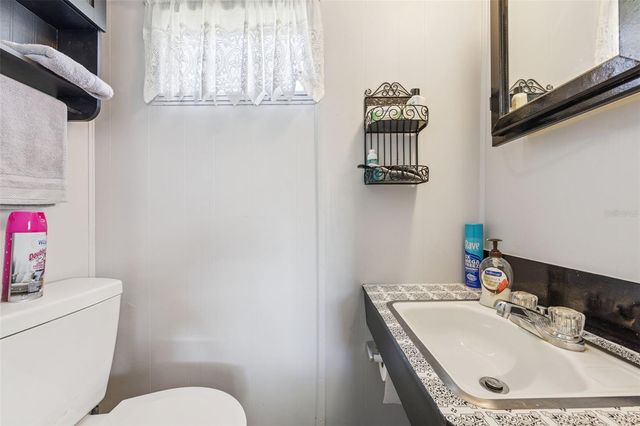 77 WILDWOOD LANE, Eustis, FL 32726