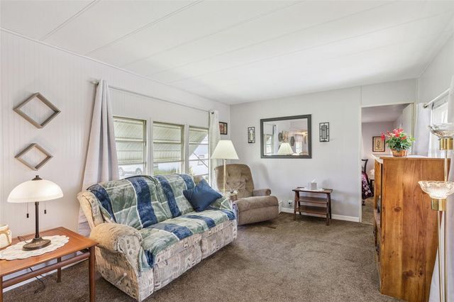 77 WILDWOOD LANE, Eustis, FL 32726