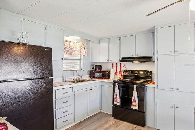 77 WILDWOOD LANE, Eustis, FL 32726