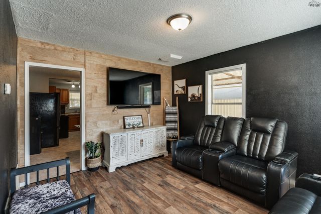 511 TIDAL STREET, Burkburnett, TX 76354