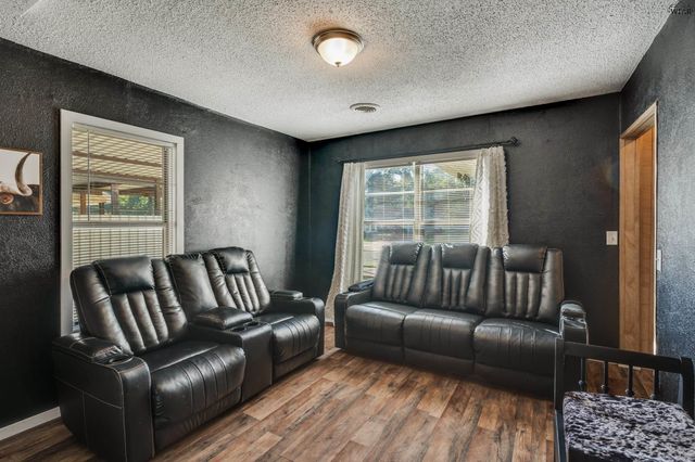 511 TIDAL STREET, Burkburnett, TX 76354