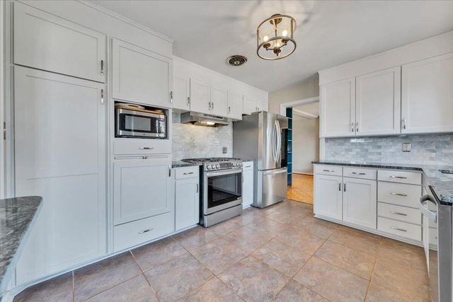 5855 Bighorn DR, Roanoke, VA 24018