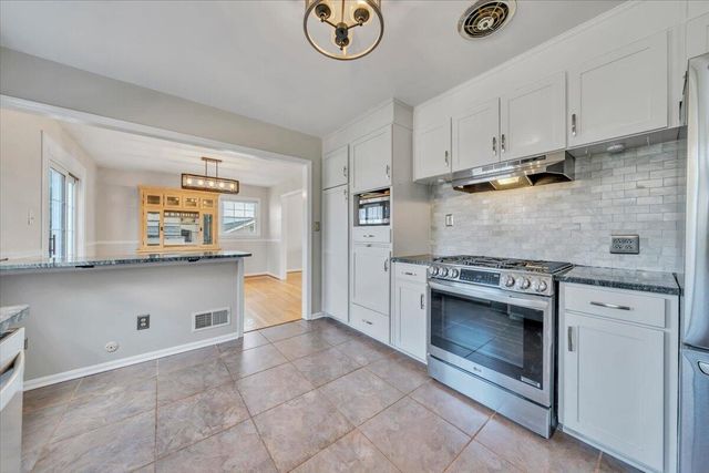 5855 Bighorn DR, Roanoke, VA 24018