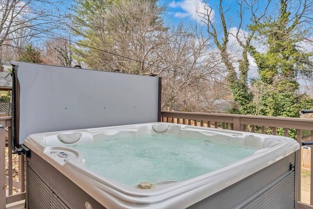 5855 Bighorn DR, Roanoke, VA 24018