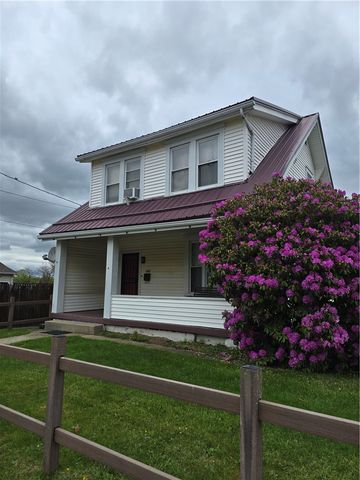 1221 Martin Ave, New Kensington, PA 15068