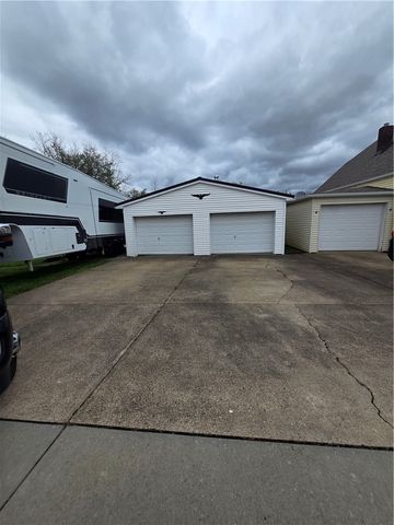 1221 Martin Ave, New Kensington, PA 15068