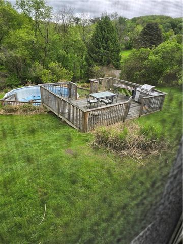 1221 Martin Ave, New Kensington, PA 15068