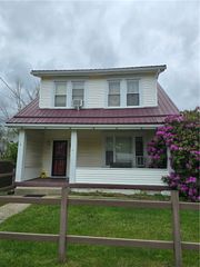 1221 Martin Ave, New Kensington, PA 15068