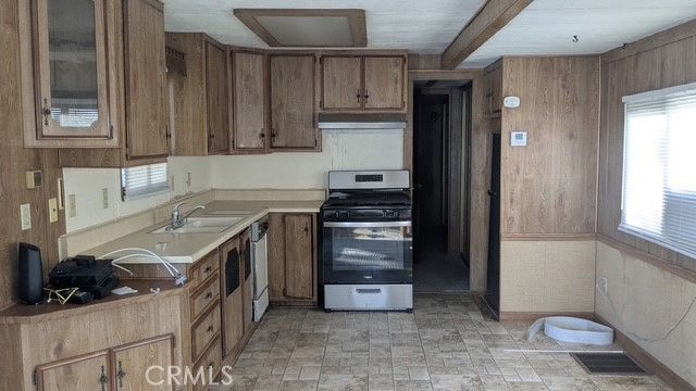 984 Acorn, San Jacinto, CA 92583
