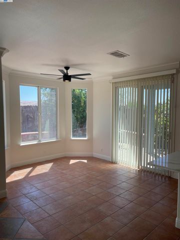 2432 Tennis Ln, Tracy, CA 95377