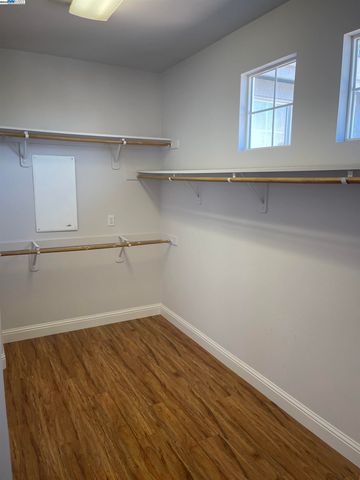 2432 Tennis Ln, Tracy, CA 95377