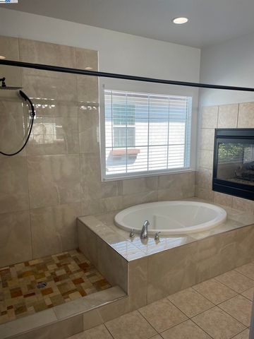 2432 Tennis Ln, Tracy, CA 95377