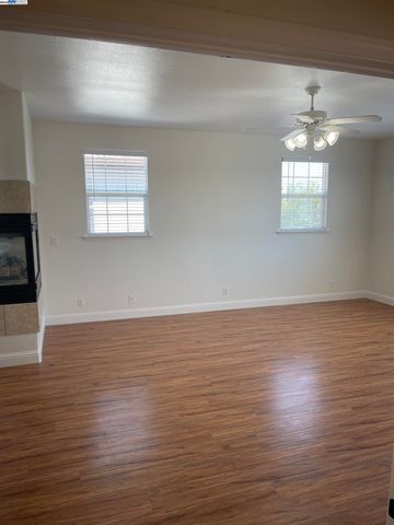 2432 Tennis Ln, Tracy, CA 95377