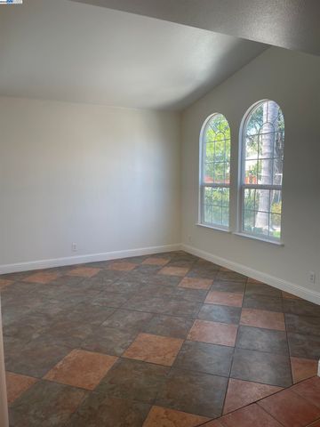 2432 Tennis Ln, Tracy, CA 95377