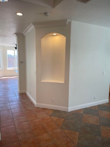 2432 Tennis Ln, Tracy, CA 95377