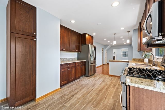 751 Essington Lane, Buffalo Grove, IL 60089