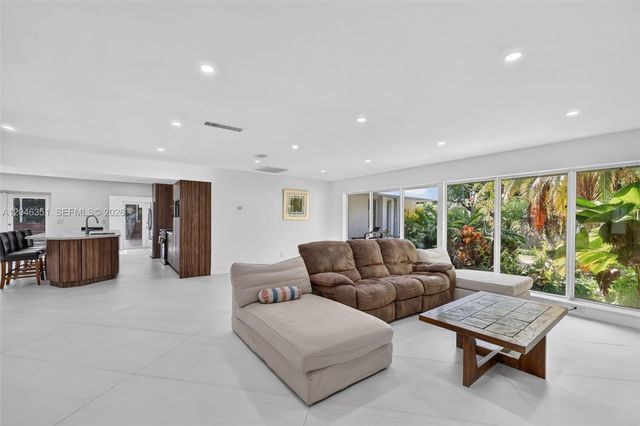 15200 SW 81st Avenue, Palmetto Bay, FL 33157
