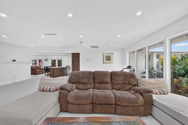 15200 SW 81st Avenue, Palmetto Bay, FL 33157