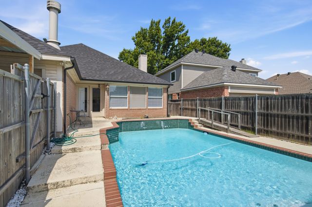 1237 Christopher Lane, Lewisville, TX 75077