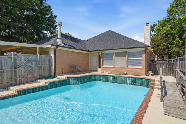 1237 Christopher Lane, Lewisville, TX 75077