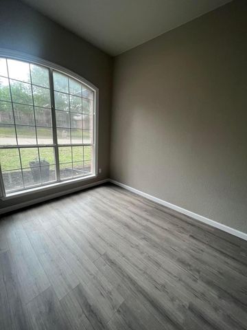 1237 Christopher Lane, Lewisville, TX 75077