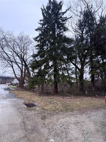 216 W Austin Ave, South Connellsville, PA 15425