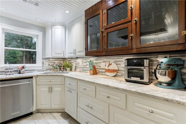 515 Forest Place, Roswell, GA 30076