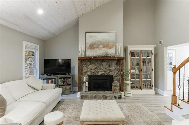 515 Forest Place, Roswell, GA 30076