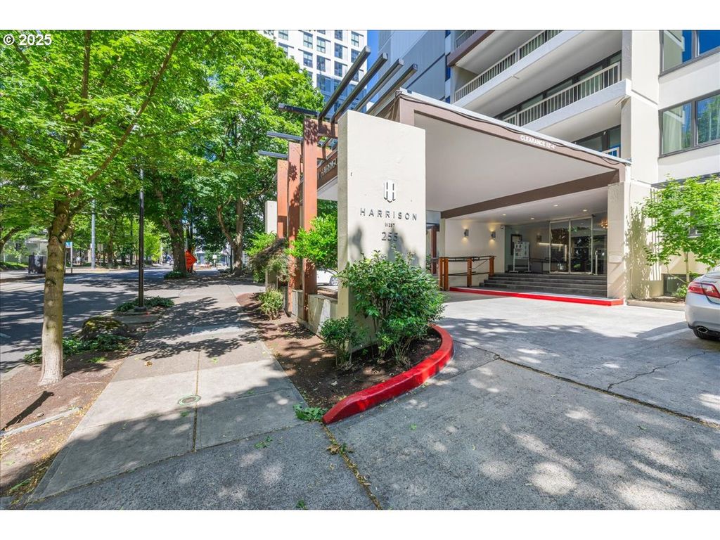 255 Sw HARRISON St 15A, Portland, OR 97201