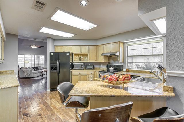 609 E Briarway DR, Granite Shoals, TX 78654