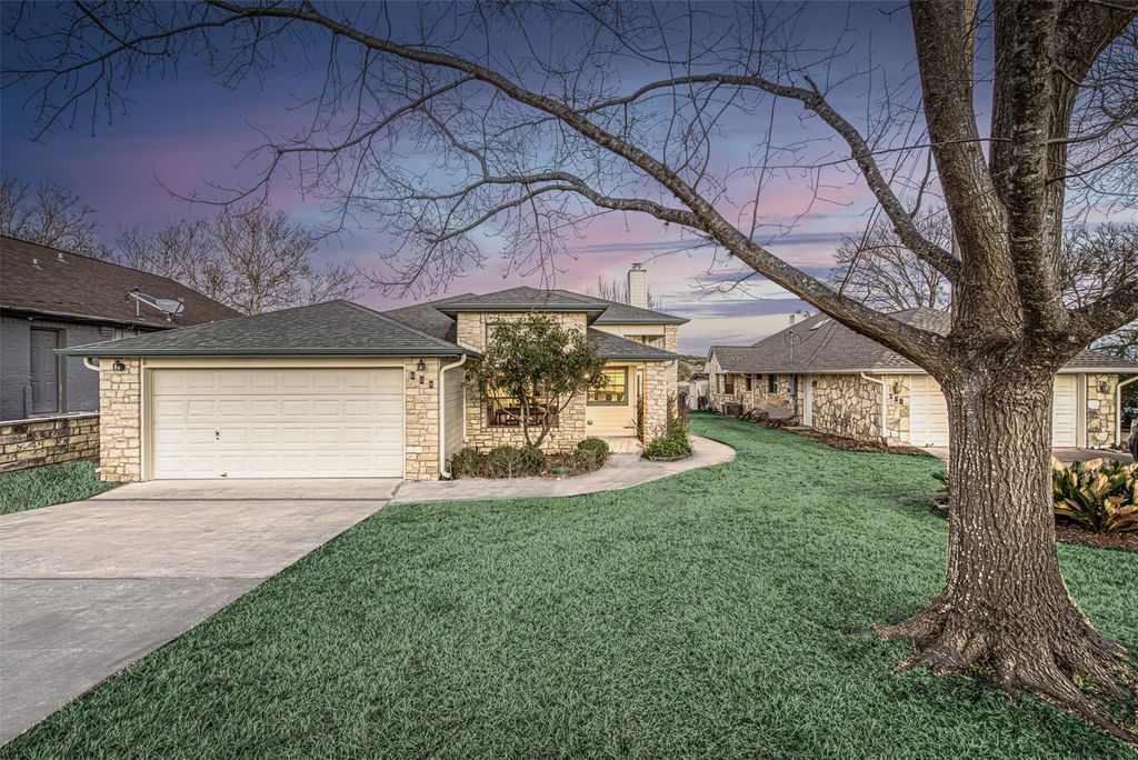 609 E Briarway DR, Granite Shoals, TX 78654