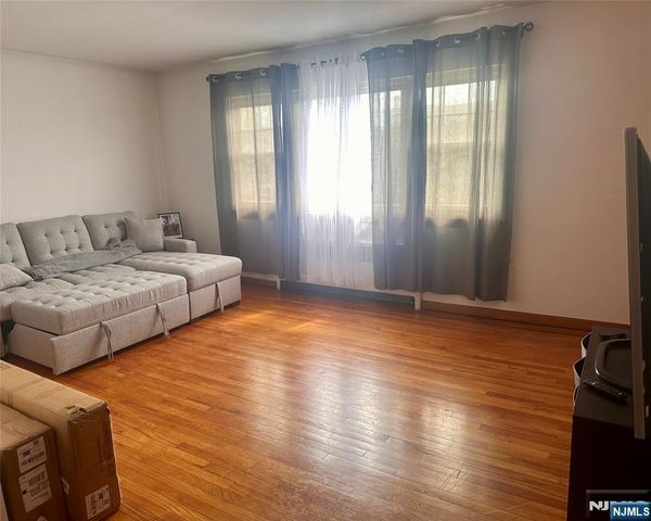 239 Riverview Place, Cliffside Park, NJ 07010