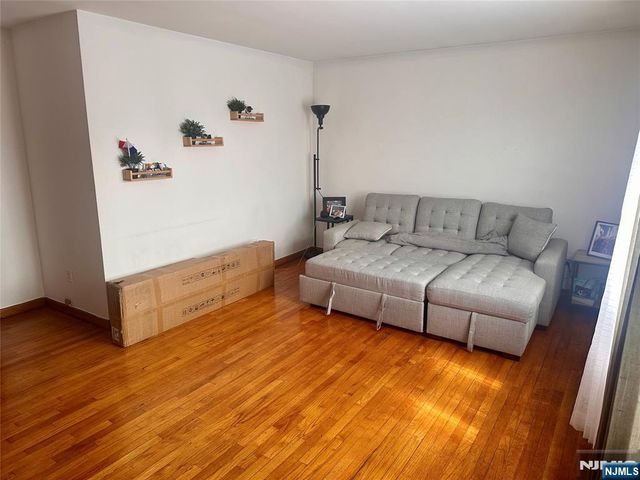 239 Riverview Place, Cliffside Park, NJ 07010