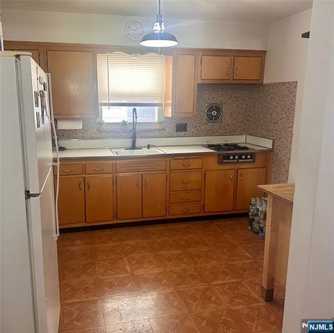 239 Riverview Place, Cliffside Park, NJ 07010