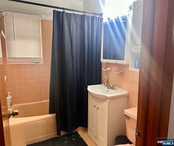 239 Riverview Place, Cliffside Park, NJ 07010