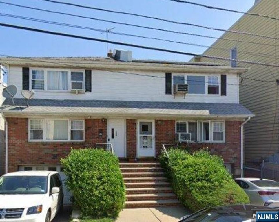 239 Riverview Place, Cliffside Park, NJ 07010