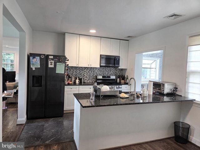 9021 OLD DOMINION DR, Mclean, VA 22102