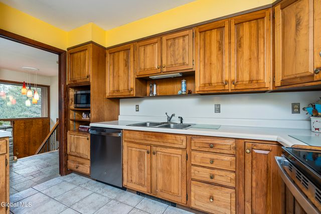 273 Upper Mannix Road, East Greenbush, NY 12061