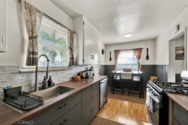 7781 Ledon Way, Midway City, CA 92655