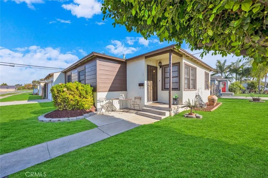 7781 Ledon Way, Midway City, CA 92655