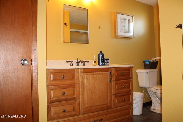 798 Christenson Rd, Deer Lodge, TN 37726