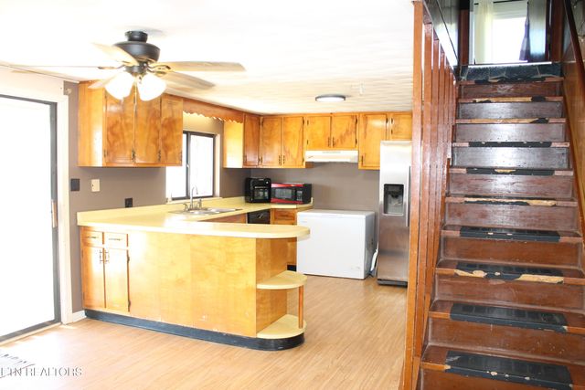 798 Christenson Rd, Deer Lodge, TN 37726