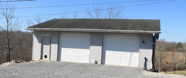 798 Christenson Rd, Deer Lodge, TN 37726