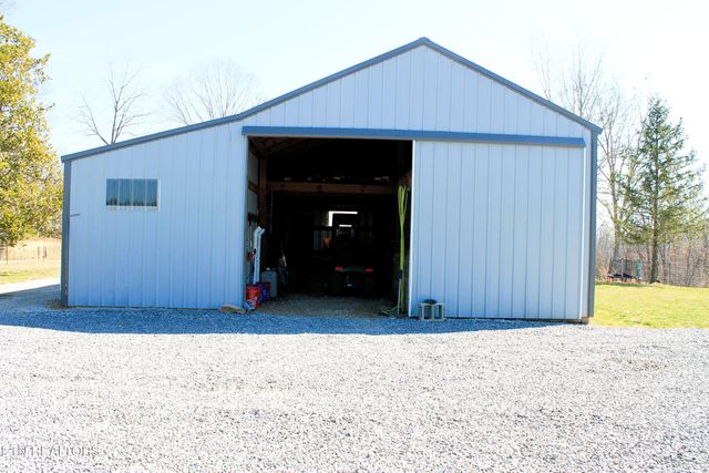 798 Christenson Rd, Deer Lodge, TN 37726