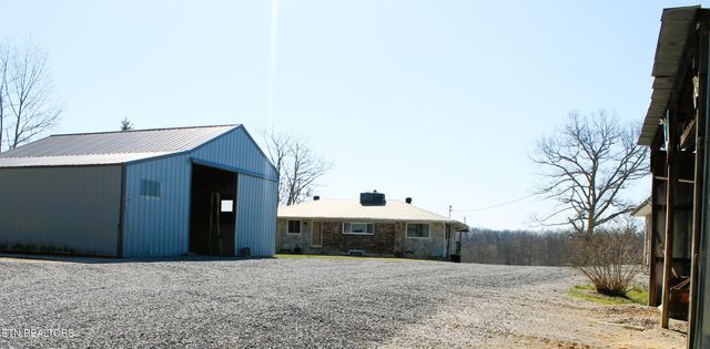 798 Christenson Rd, Deer Lodge, TN 37726