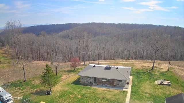 798 Christenson Rd, Deer Lodge, TN 37726