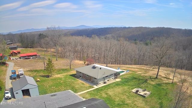 798 Christenson Rd, Deer Lodge, TN 37726