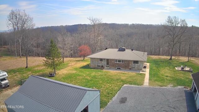 798 Christenson Rd, Deer Lodge, TN 37726